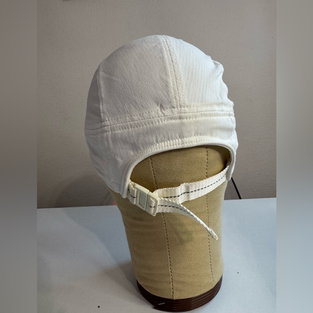 Lululemon - Fast and Free Running Hat in Bone - Picture 2 of 4
